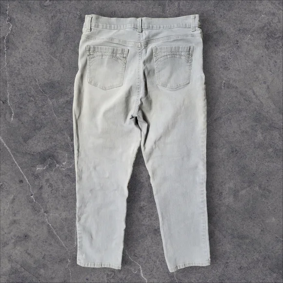 Gloria Vanderbilt Petite Amanda Straight Leg Jeans - Picture 3 of 6